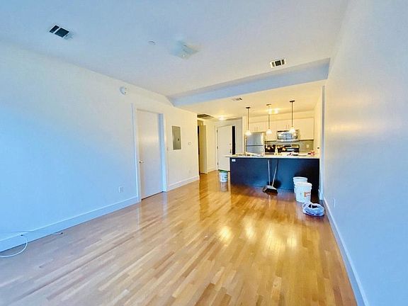 2nd image of 181 Scholes St #2B