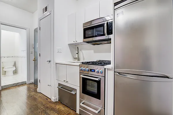 Rented by REAL New York | media 32