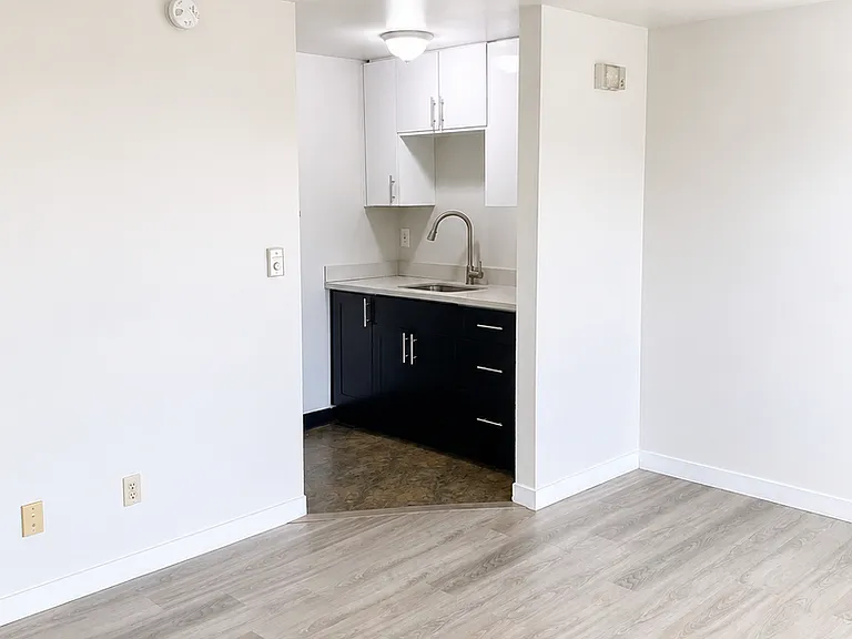 703 Woodford Ave N — Photo 12