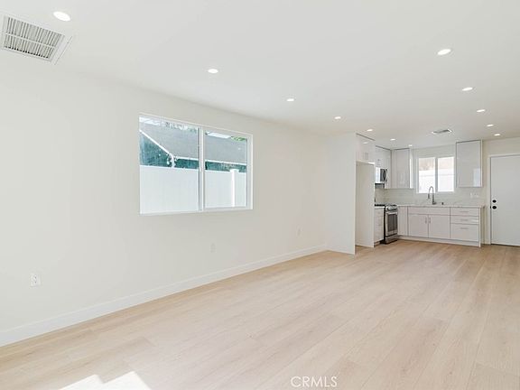 4th image of 1167 Raymond Ave APT A