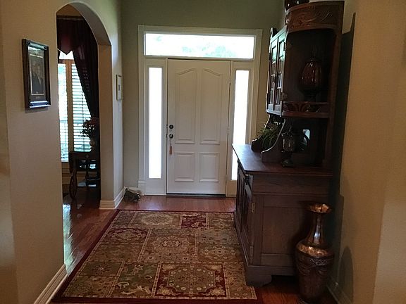 3rd image of 1701 Oakmont Cir