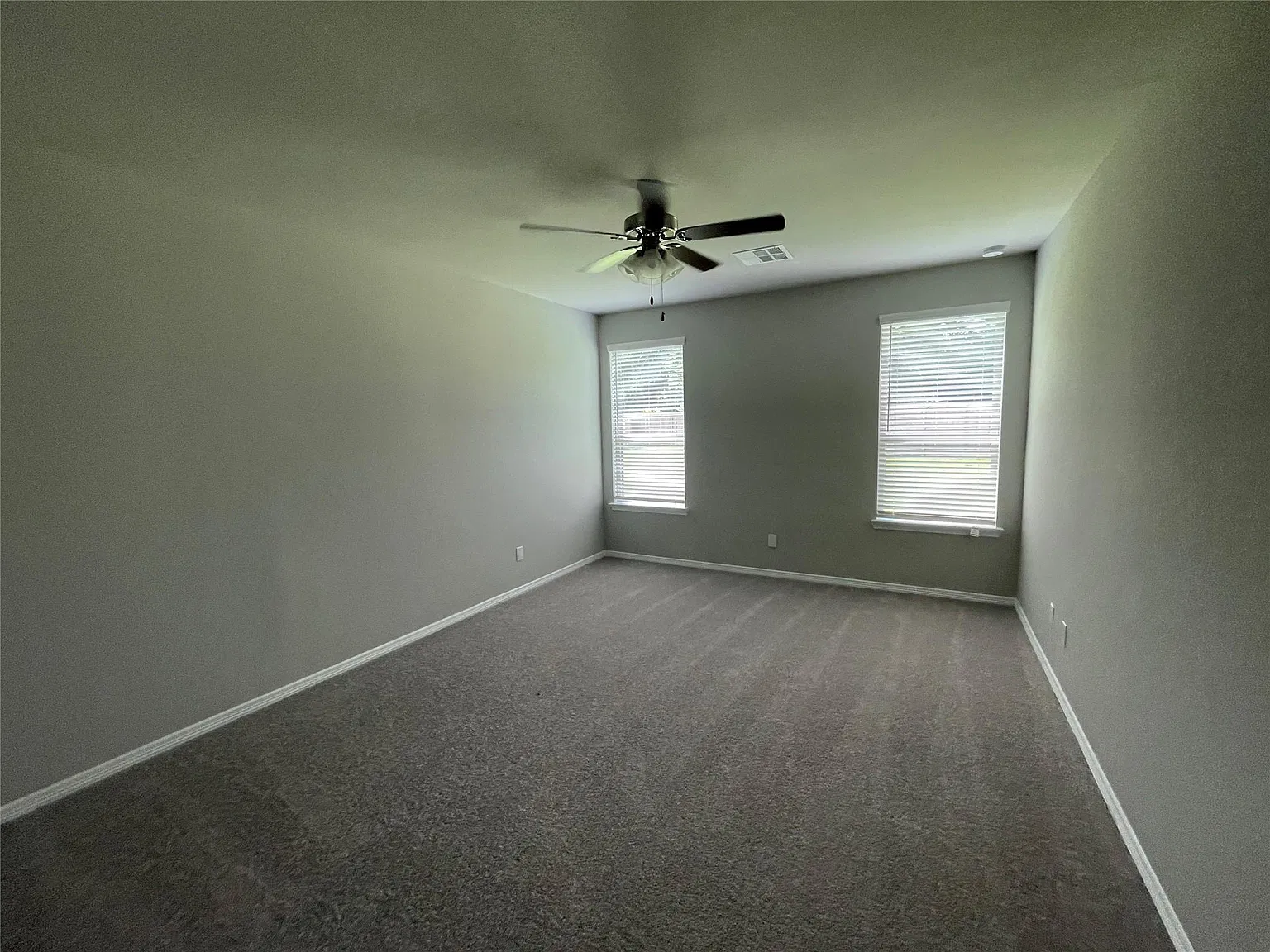 4 bed, 2.5 bath, 2145 sqft, $2,095 — Photo 3