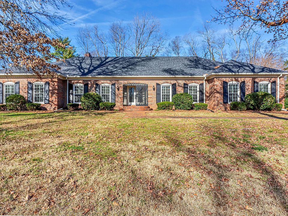 1st image of 511 Woodmore Dr