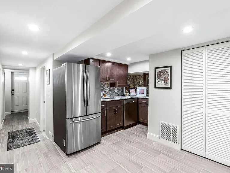 318 Todd Pl NE — Photo 29