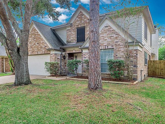 2nd image of 822 Sierra Lake Dr