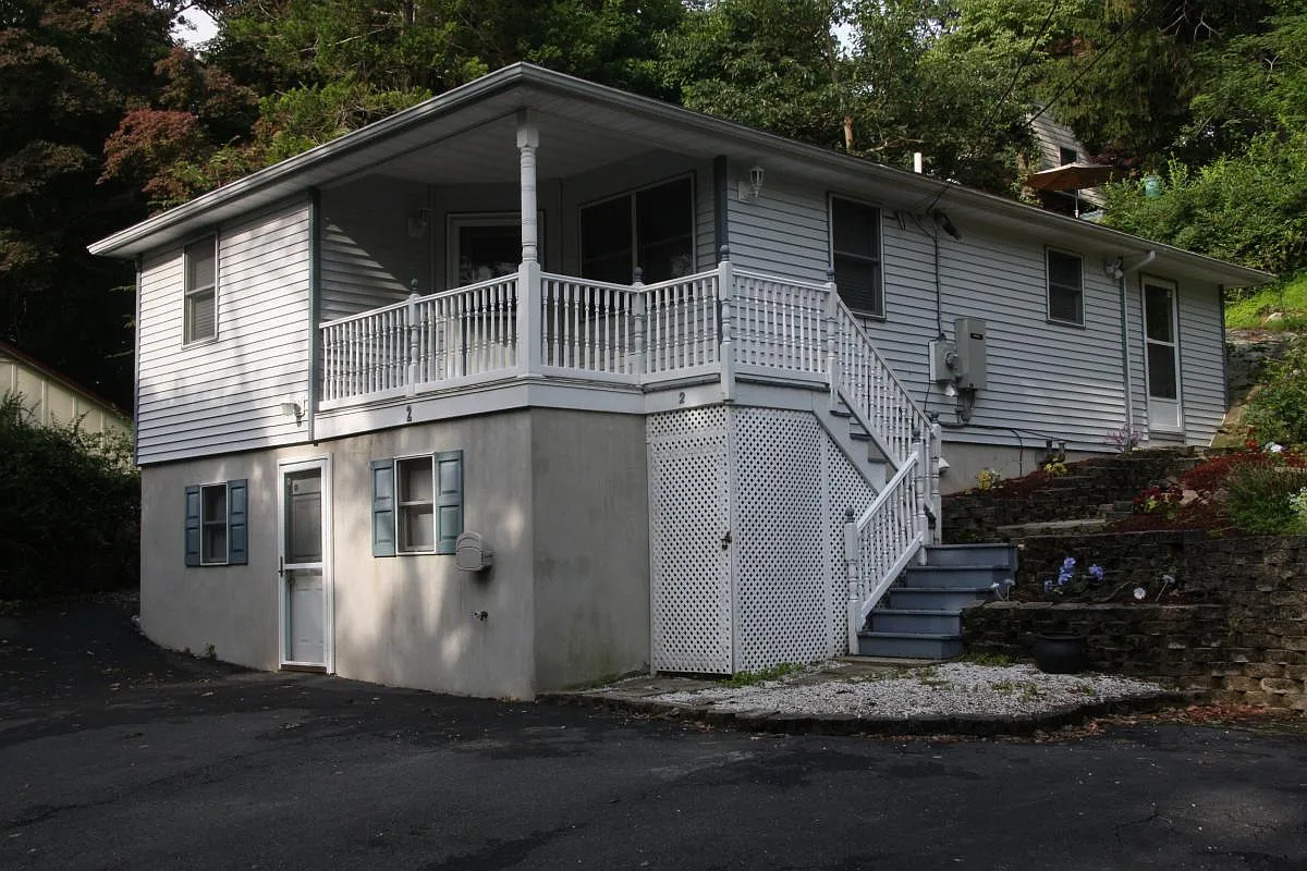 1 bed, 1.5 bath, 800 sqft, $2,500 — Photo 2