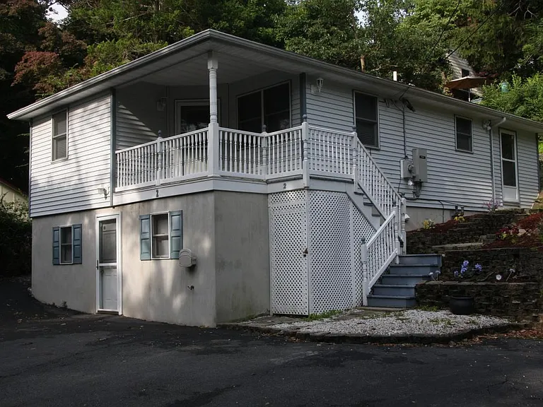 2 Sutton Rd — Photo 2