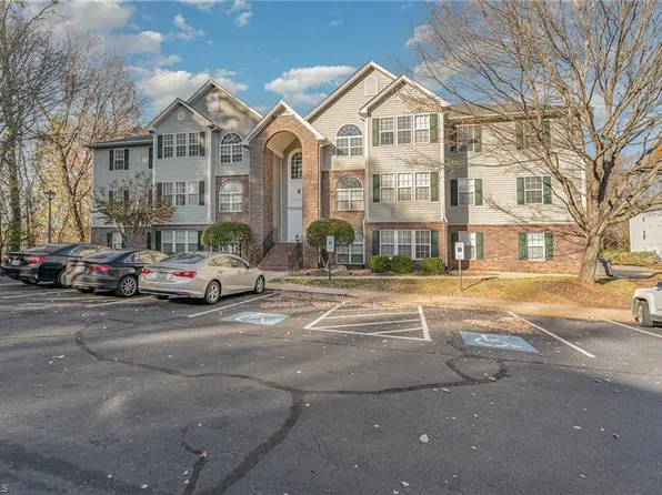 411 Timberline Ridge Ct, Winston Salem, NC 27106