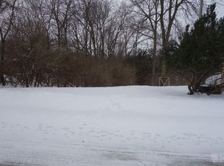 1219 E Ridge Dr, Brooklyn, IA 52211