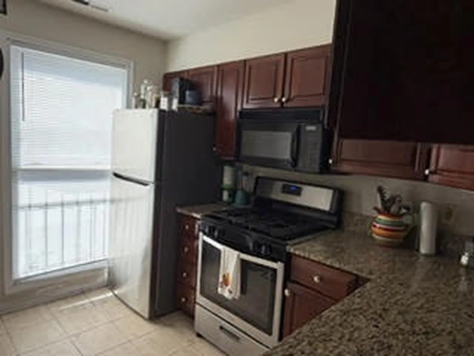 2 bed, 2.5 bath, 1500 sqft, $2,400 — Photo 3
