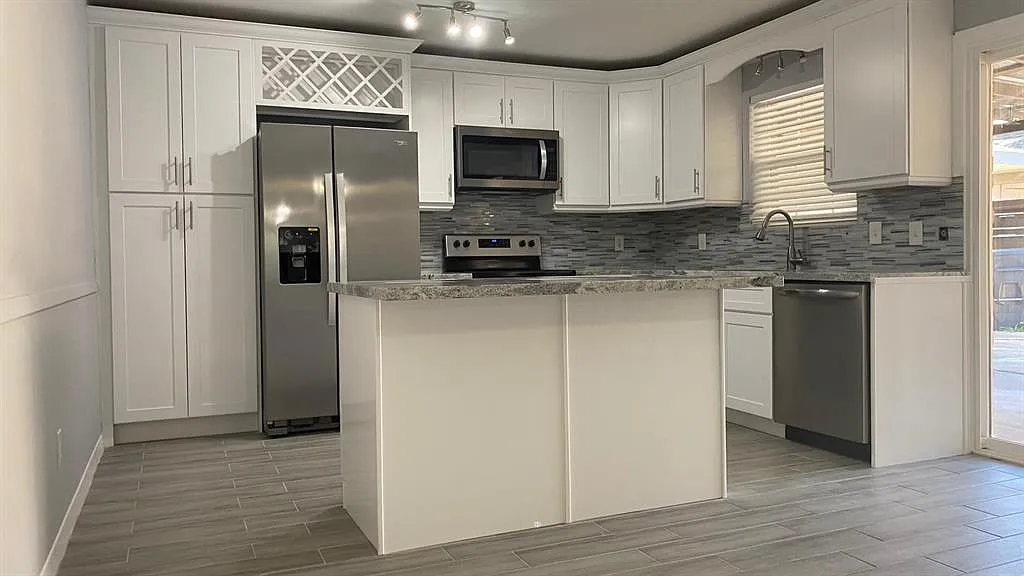 2 bed, 2.0 bath, 2513 sqft, $1,675 — Photo 4