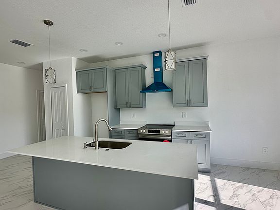 4th image of 3135 Lowry Blvd SE