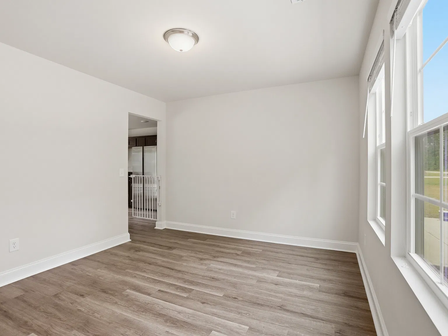 4 bed, 2084 sqft, $2,175 — Photo 4