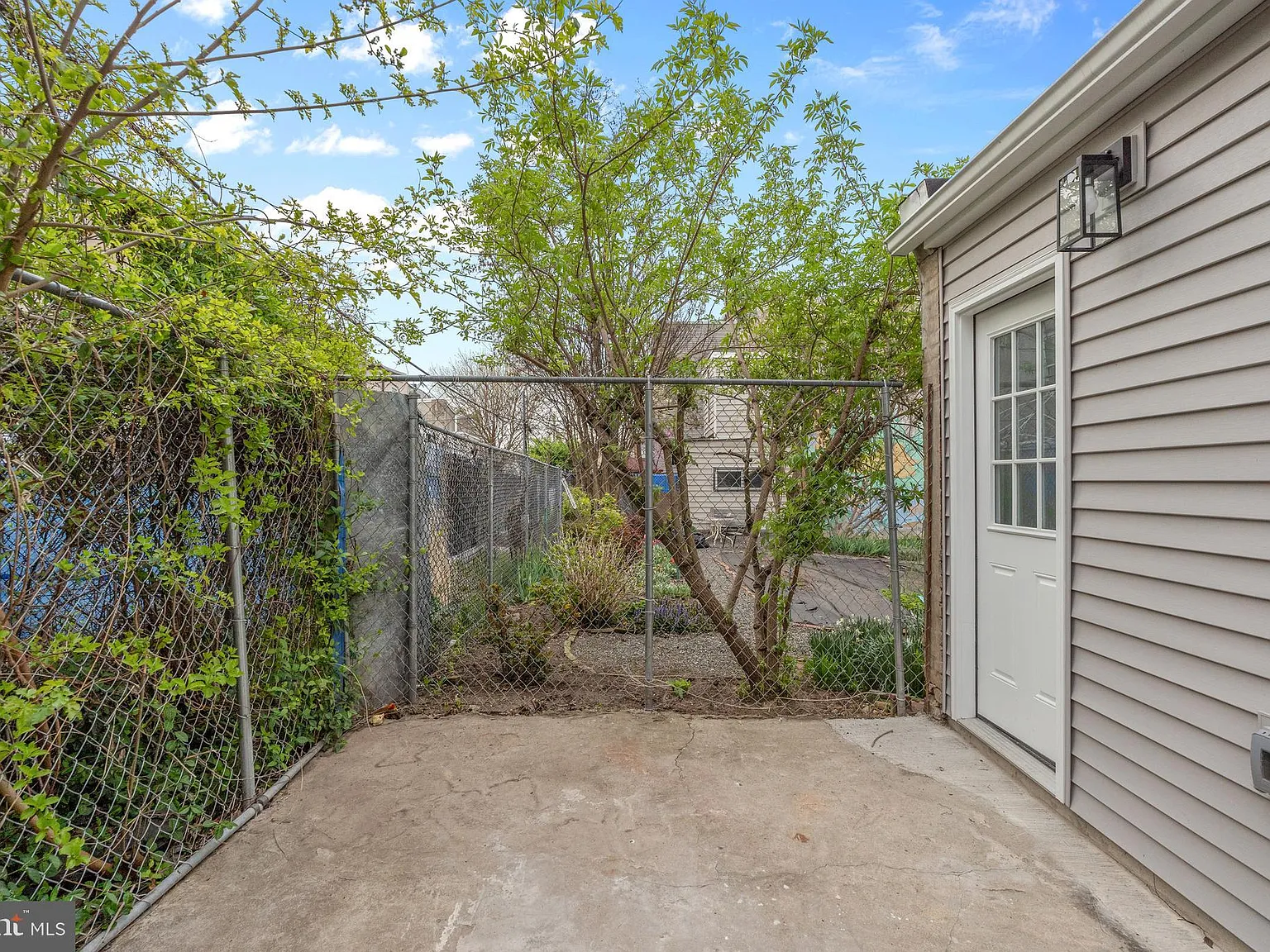 2 bed, 1.0 bath, 819 sqft, $1,575 — Photo 4