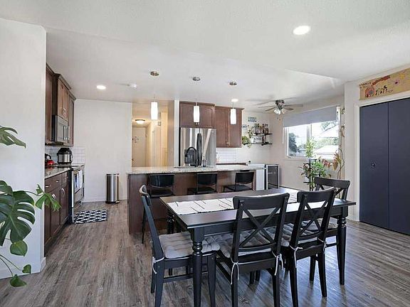 5th image of 11 E 10th St W