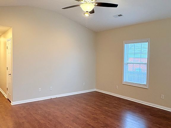 3rd image of 338 Catalpa Cir