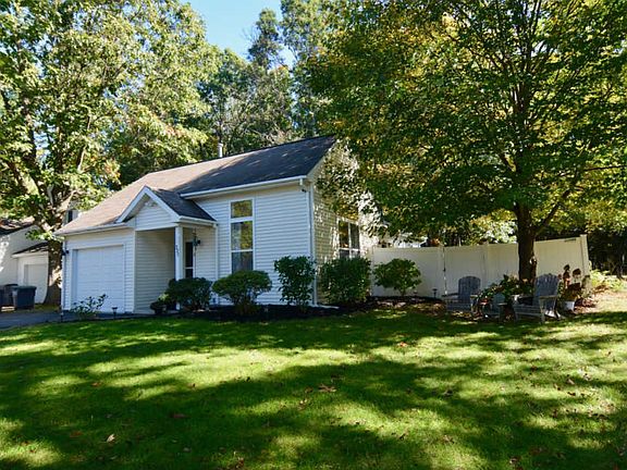 3rd image of 223 Meadowlark Dr