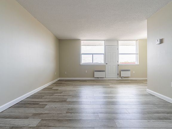 2nd image of 901 Lasalle Blvd #5