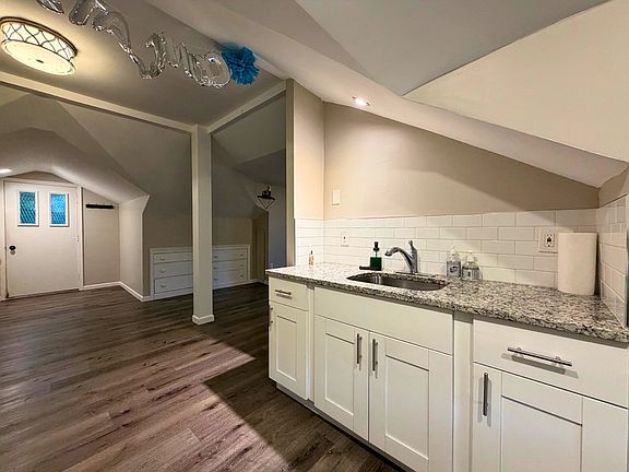 5th image of 9 Lattintown Rd APT 2