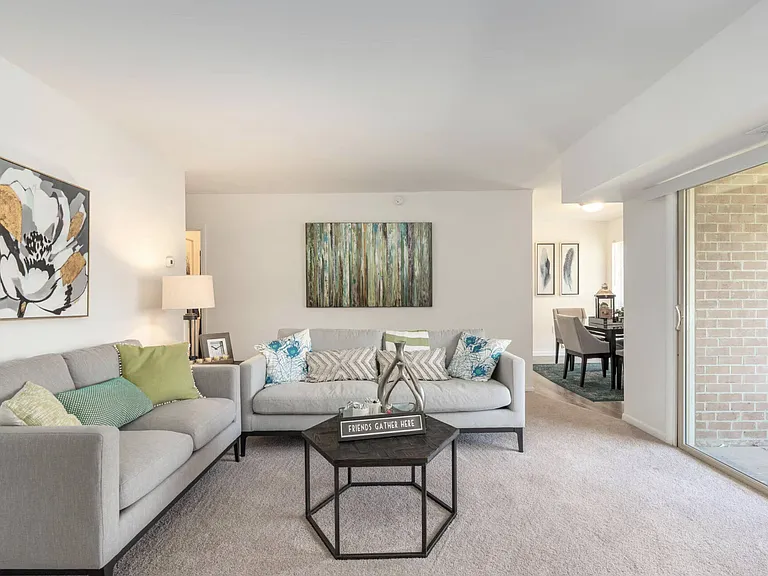 Capital Pointe Apartments — Photo 9