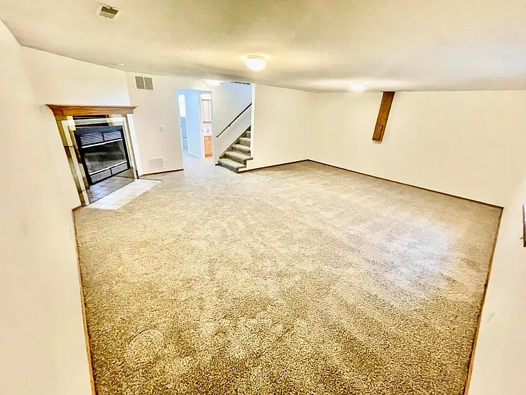 2710 S Yellowstone St — Photo 4
