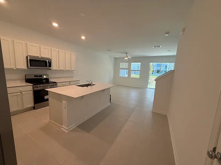 3151 Kurtz Ter — Photo 2