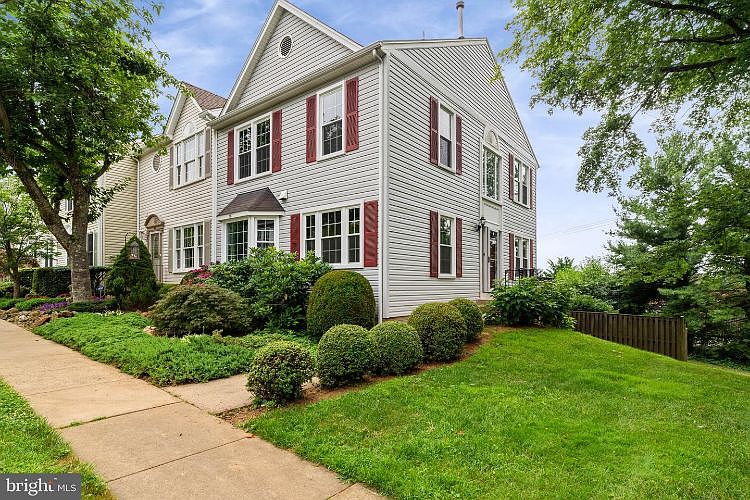 1st image of 707 Acorn Ct