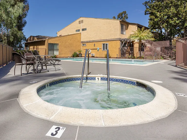 Elan Scripps Terrace — Photo 9