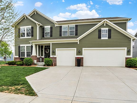 3rd image of 15802 Millwood Dr