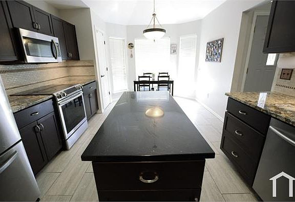 5th image of 1207 Old Knoll Dr