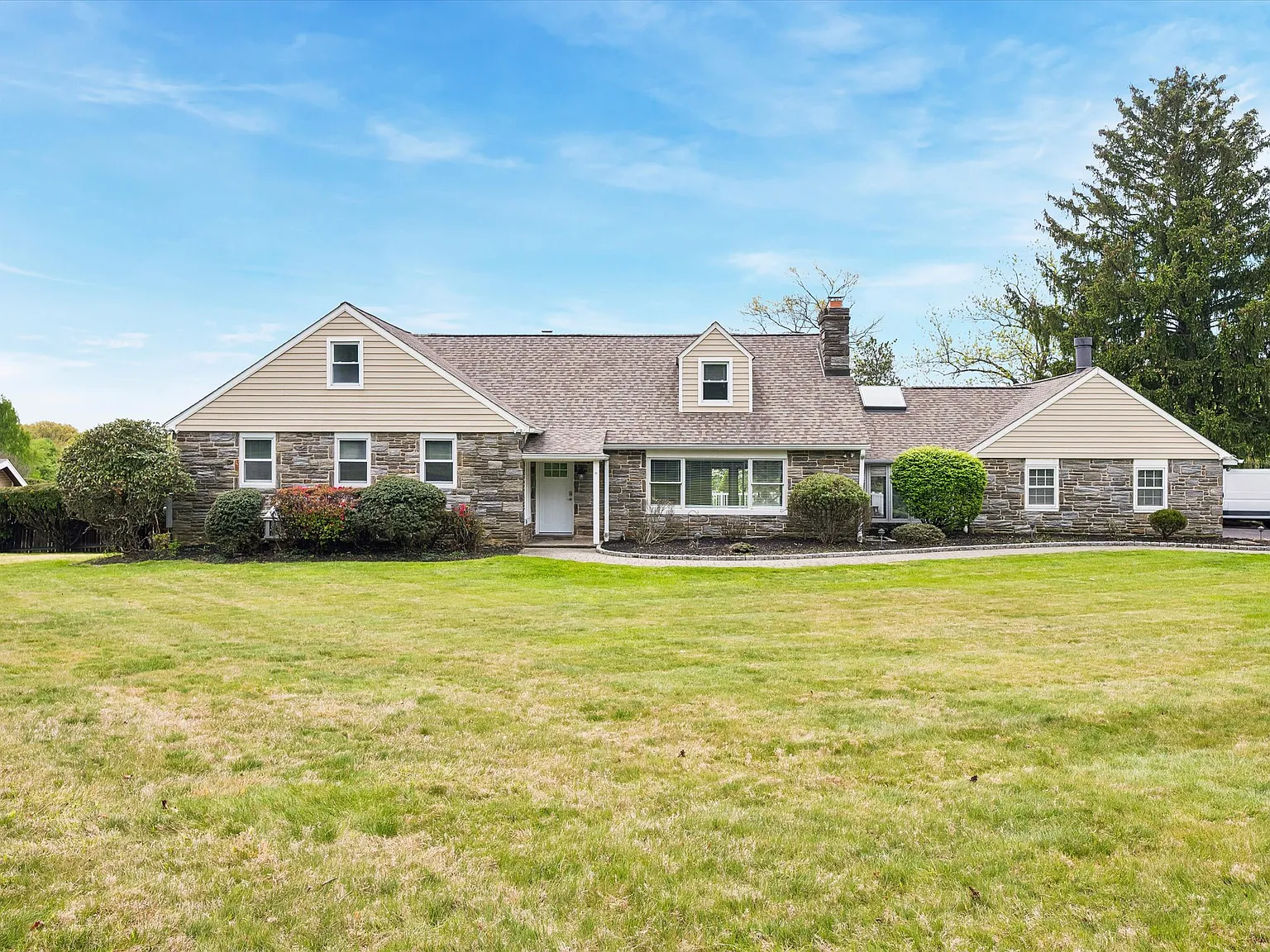 4 bed, 3.5 bath, $4,750 — Photo 1