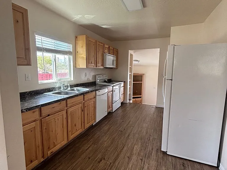 303 N 100 W #B — Photo 5