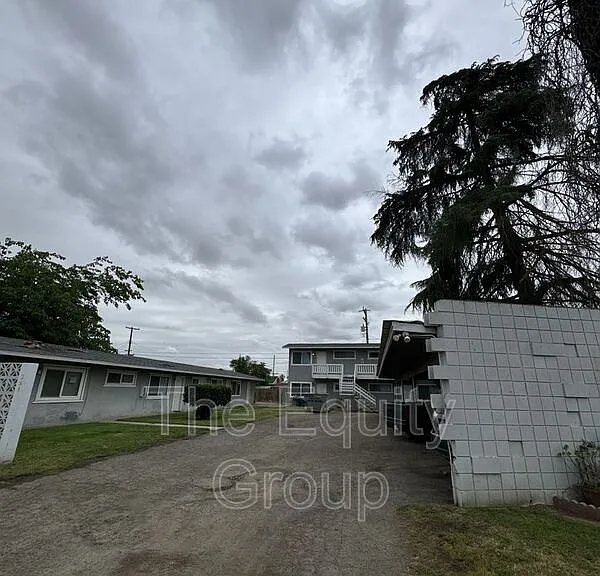 331 E Elm St #1 — Photo 1