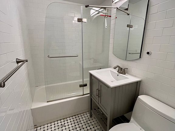 5th image of 321 E 45th St APT 9E