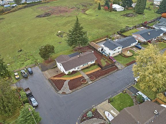 3rd image of 8516 NE 35th Ave