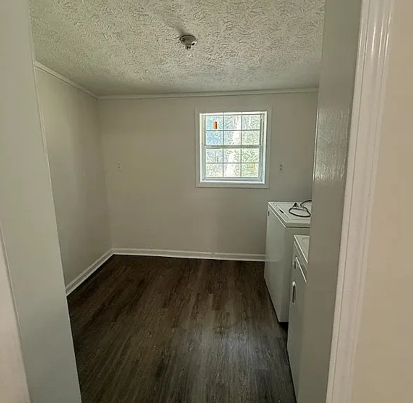 53 Park Ln — Photo 4