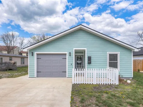 410 Lincoln Ave, Osawatomie, KS 66064