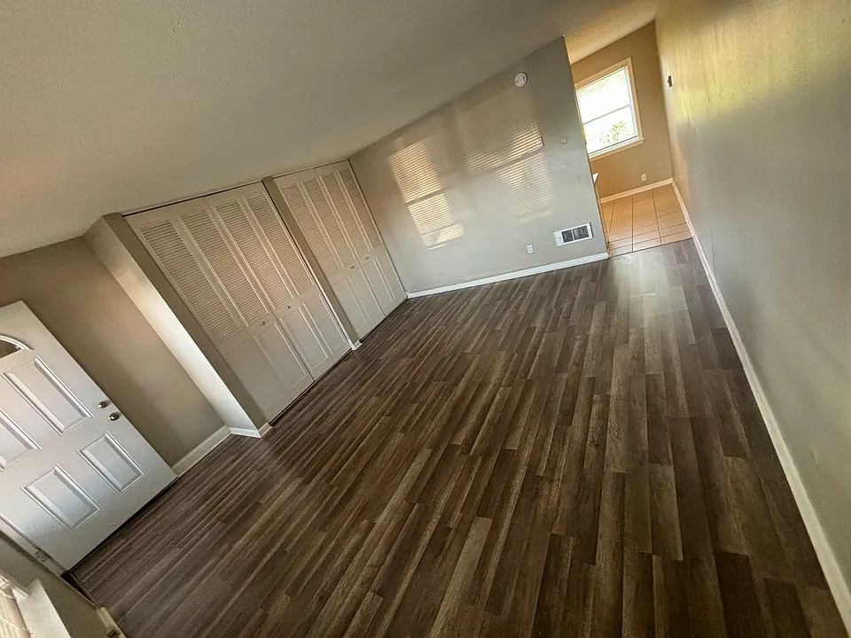 307 Marshall Ave #8