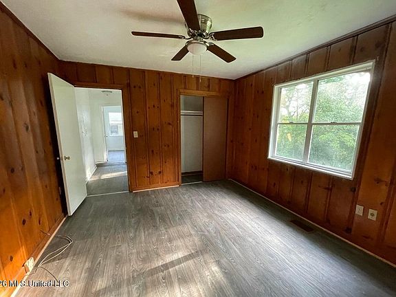 5th image of 1922 Shamrock Dr