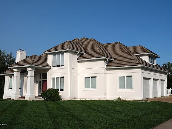 2nd image of 718 Sherwood Dr
