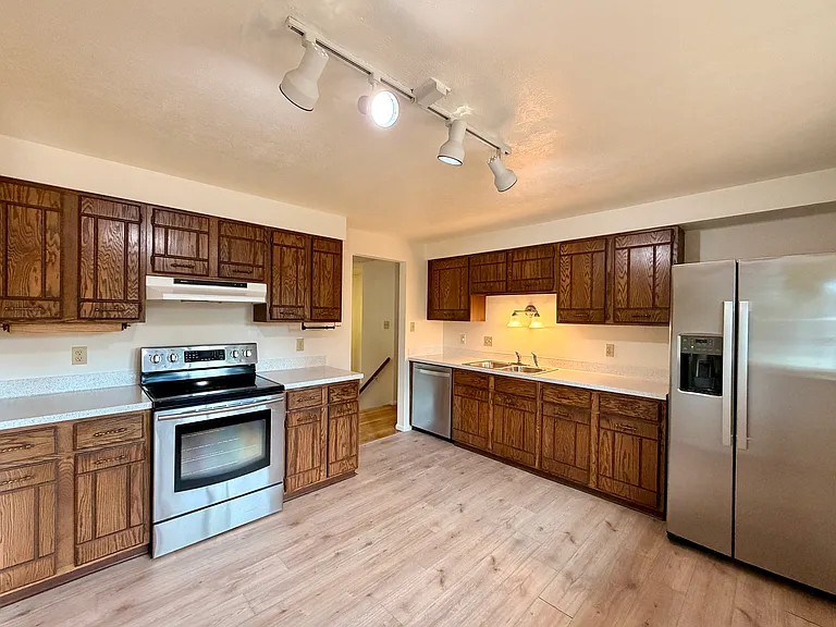 1408 Brookfield Dr — Photo 9
