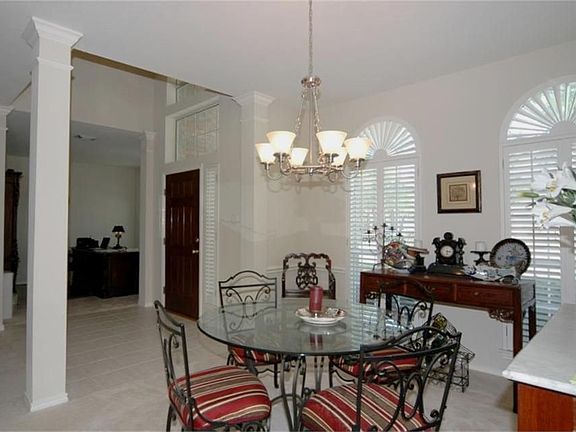 5th image of 402 Blossomwood Dr