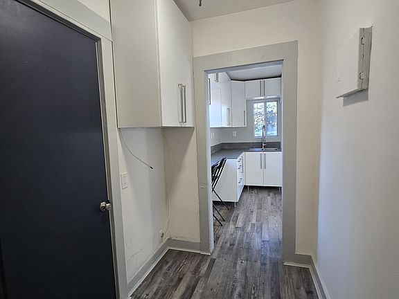4th image of 838 E 76th St
