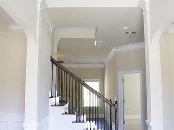 3rd image of 2831 Village Ct NE