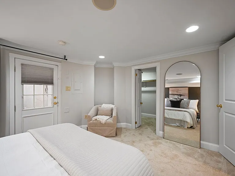 1832 Calvert St NW #1 — Photo 21