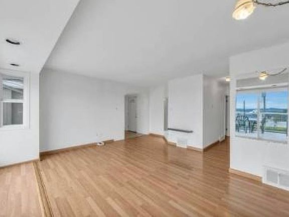 4th image of 2208 Burquitlam Dr