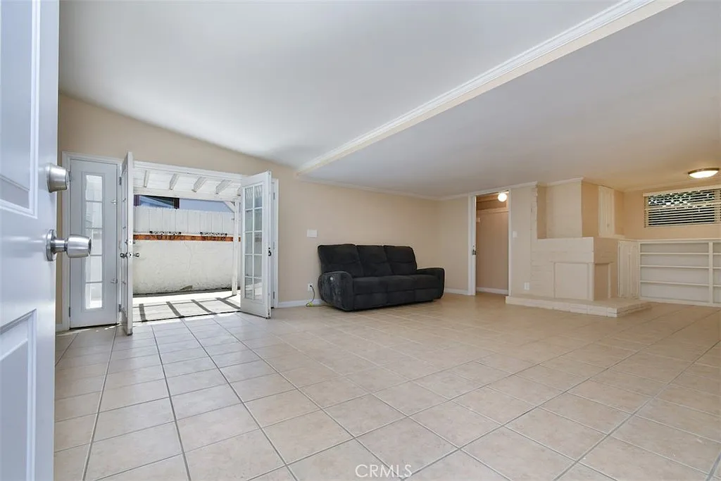 2 bed, 1093 sqft, $3,000 — Photo 2