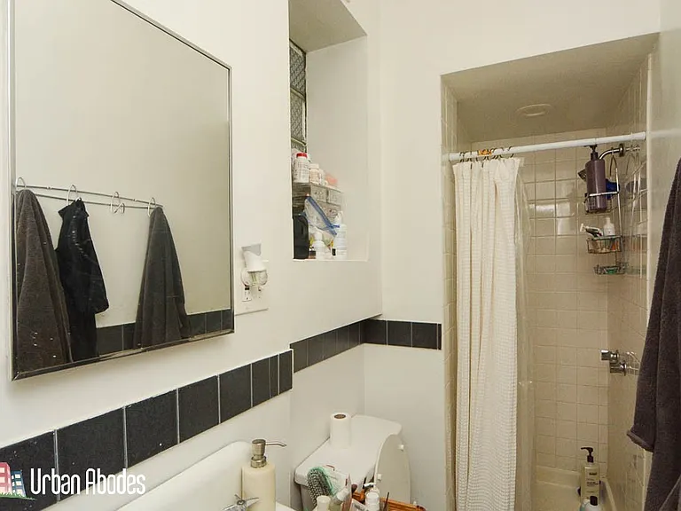 1933 W Crystal St #2AC — Photo 11