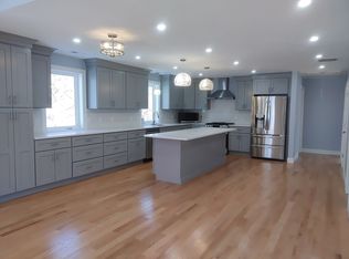 12-12A Meadow Ln, Worcester, MA 01602