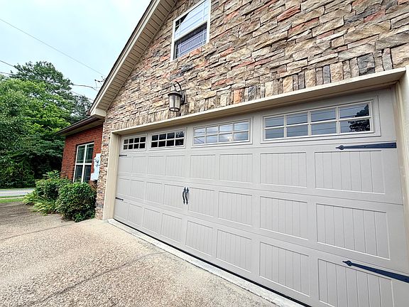 5th image of 261 Emberson Dr